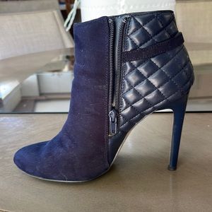 Shoes: very good condition, color navy blue, size 81/2